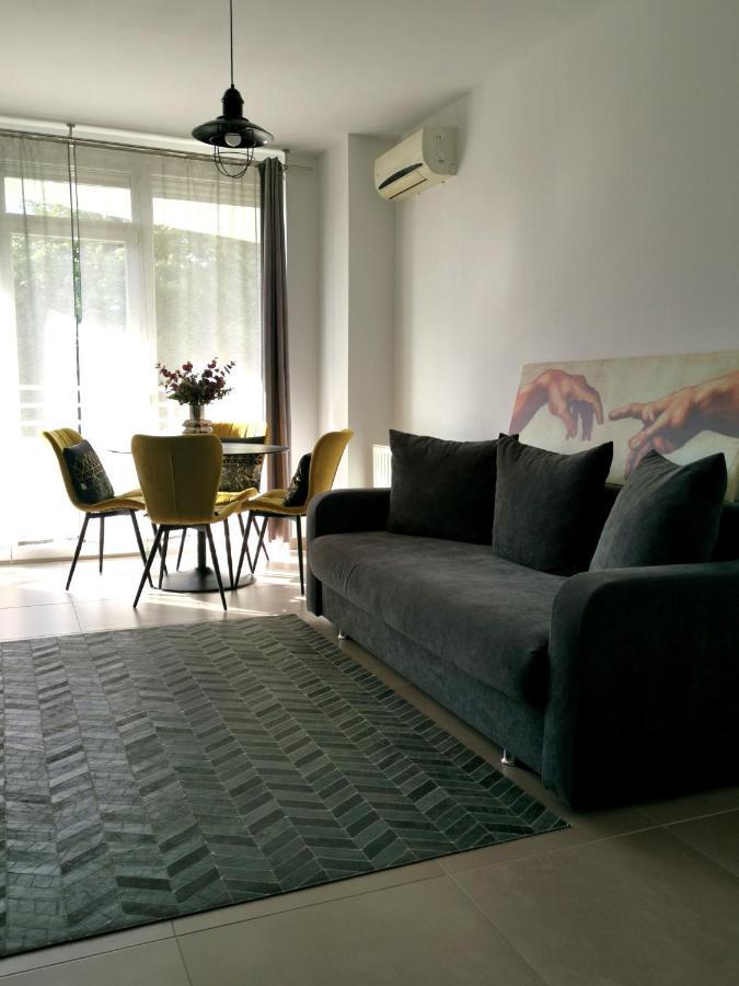 Caraway Apartment Oradea Exteriör bild