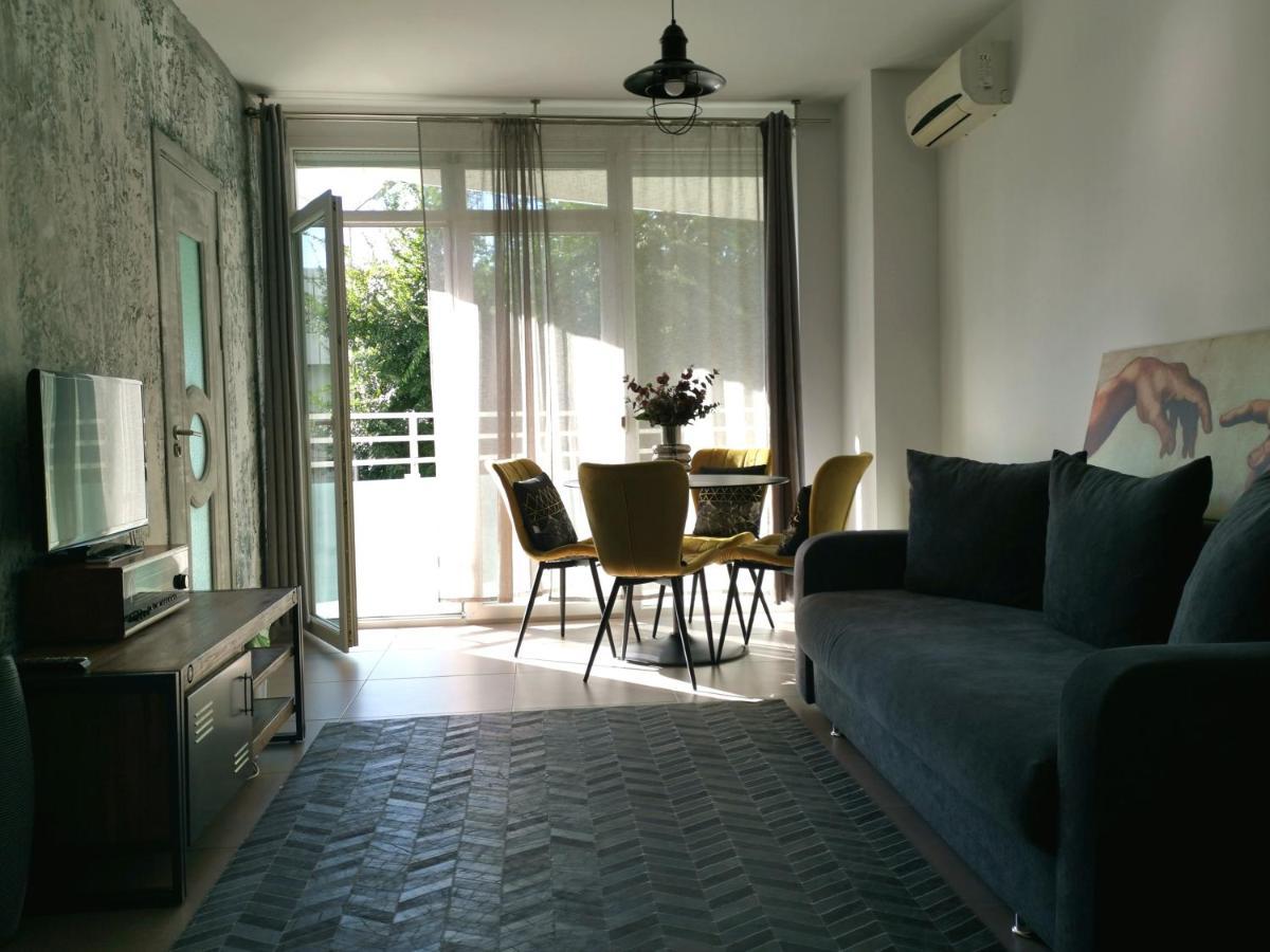 Caraway Apartment Oradea Exteriör bild